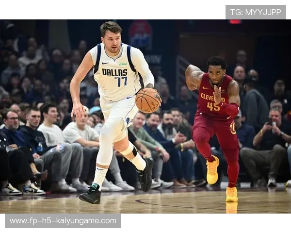 东契奇突破后抛投再度得手，独行侠继续巩固领先